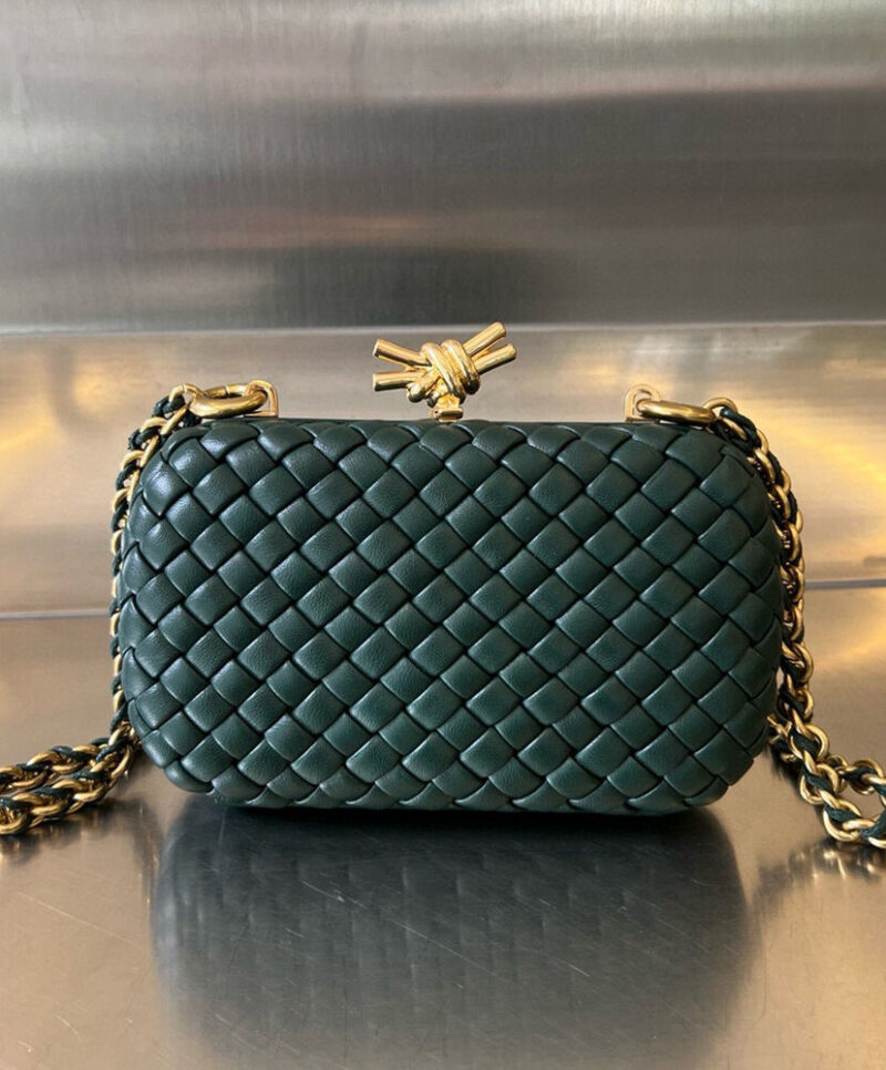 Bottega Veneta Knot With Chain 776662